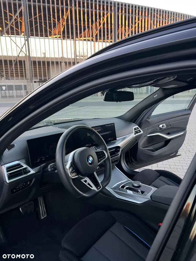 BMW Seria 3 330i xDrive M Sport - 24