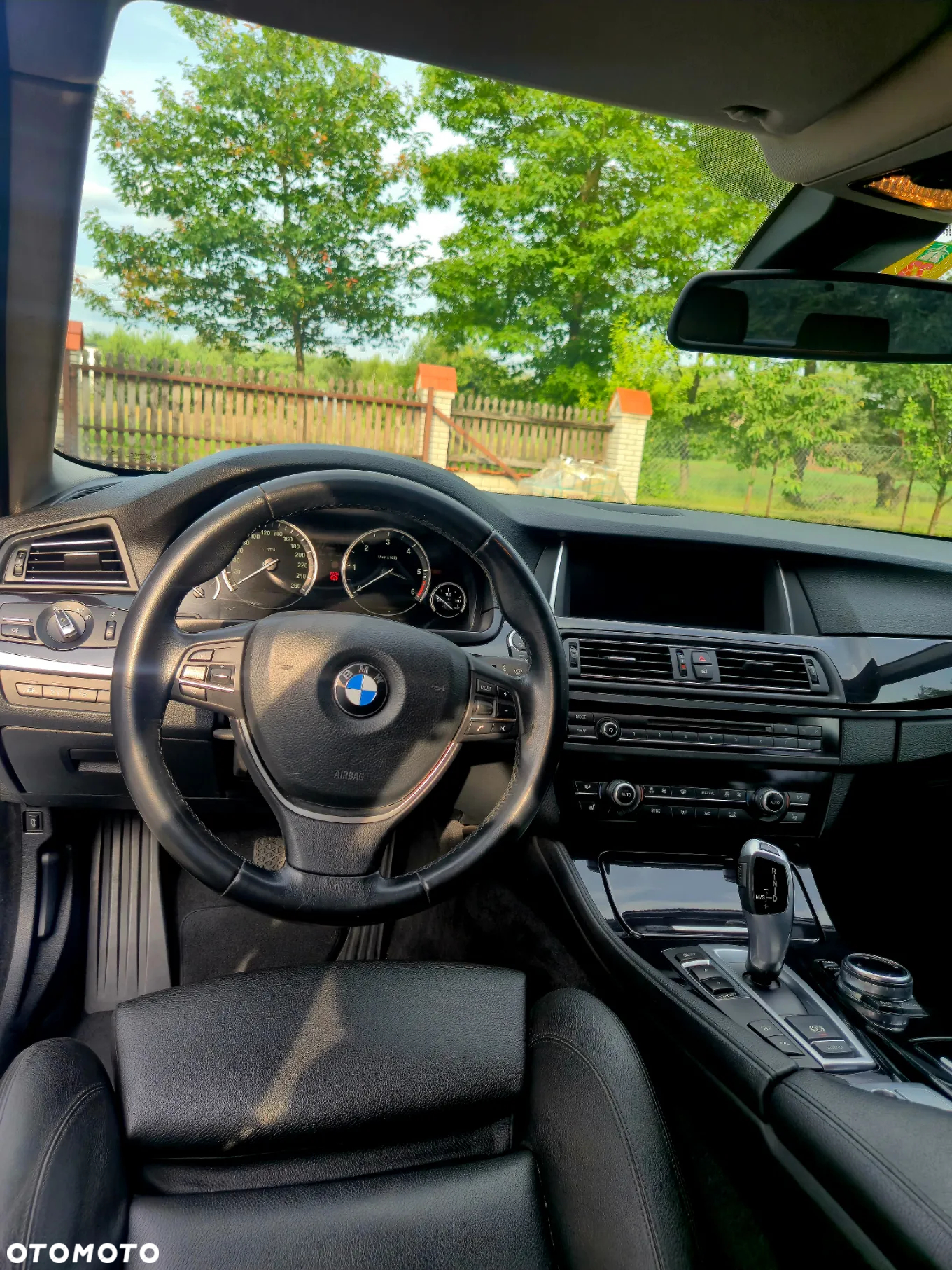 BMW Seria 5 520d xDrive - 28