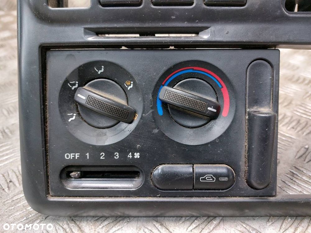 PANEL NAWIEWU KONSOLA ŚRODKOWA RAMKA KRATKI KIA BONGO K2700 II LIFT - 2