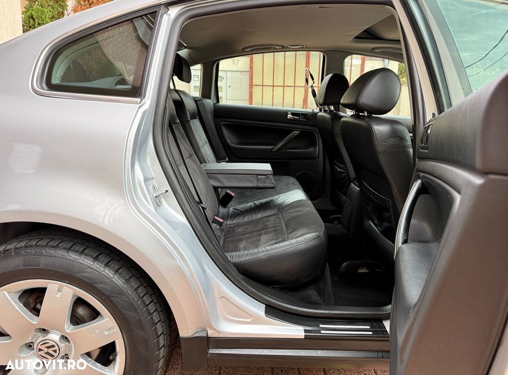 Volkswagen Passat Variant 2.5TDI 4Motion Highline - 9