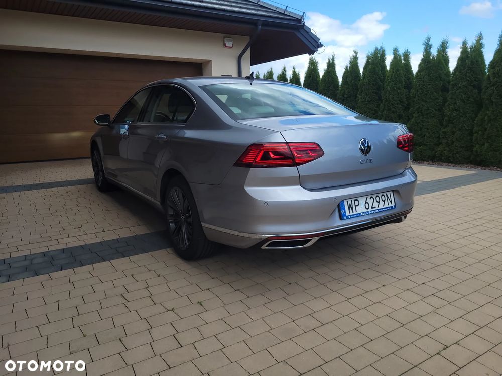 Volkswagen Passat - 8