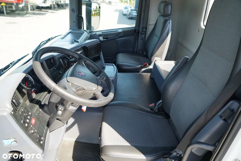 Scania G 410 / 8X4 / ZABUDOWA SAMOWYŁADOWCZA DO ASFALTU / 2X HYDROKLAPA / DACH HYDRAULICZNY / POD ROZŚCIEŁACZ - 28