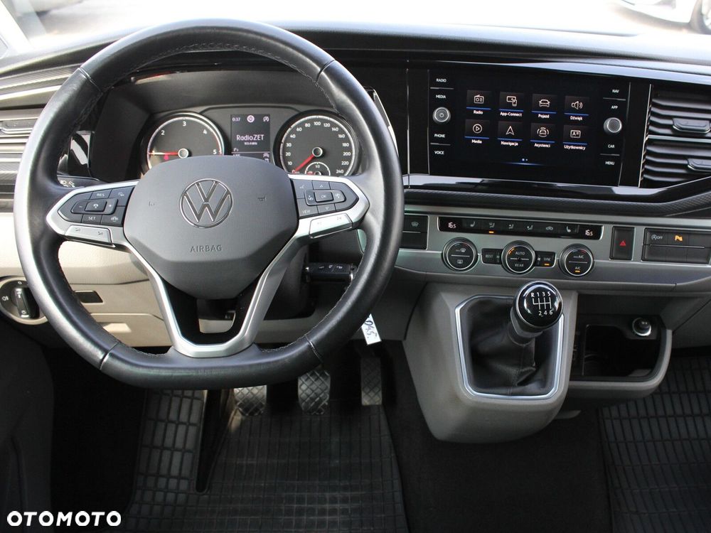 Volkswagen Caravelle - 4