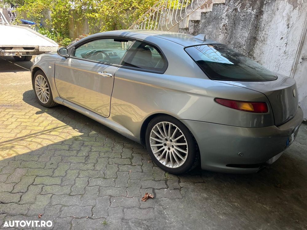 Alfa Romeo GT 1.9 JTD M-Jet Distinctive - 3