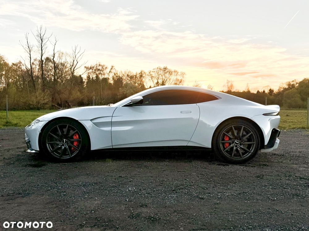 Aston Martin Vantage - 19