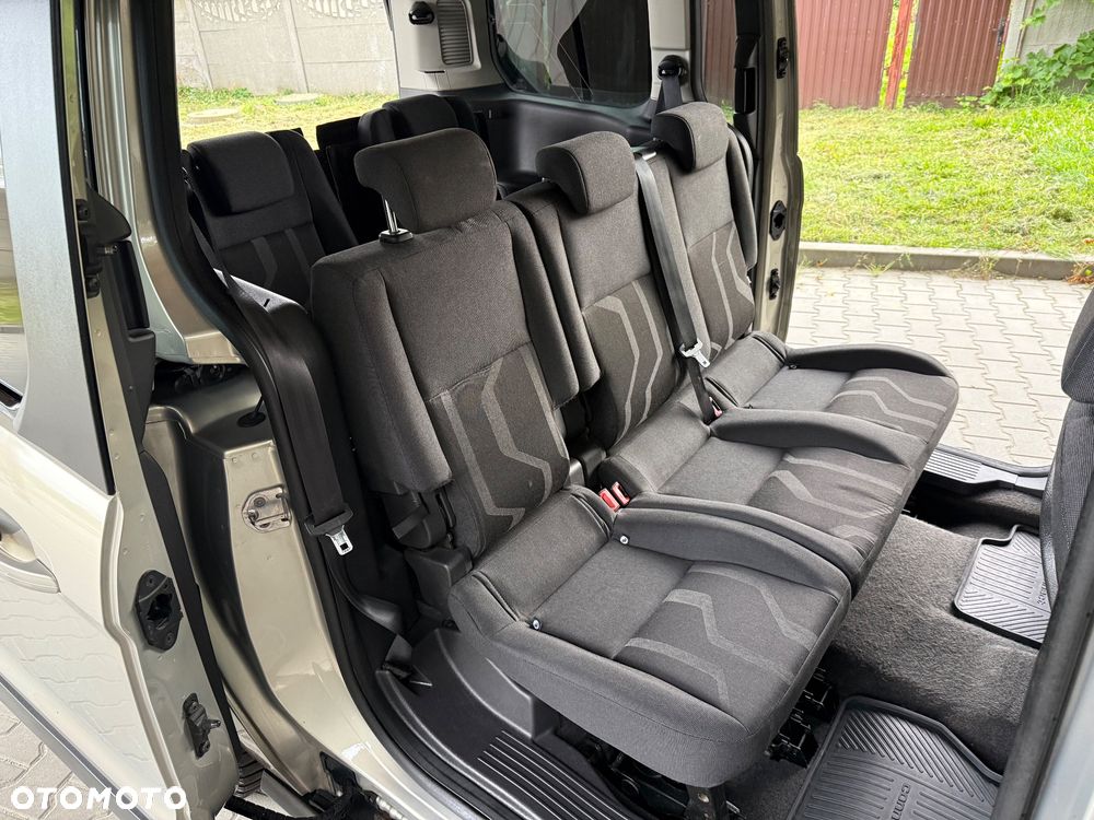 Ford Tourneo Connect Grand - 22