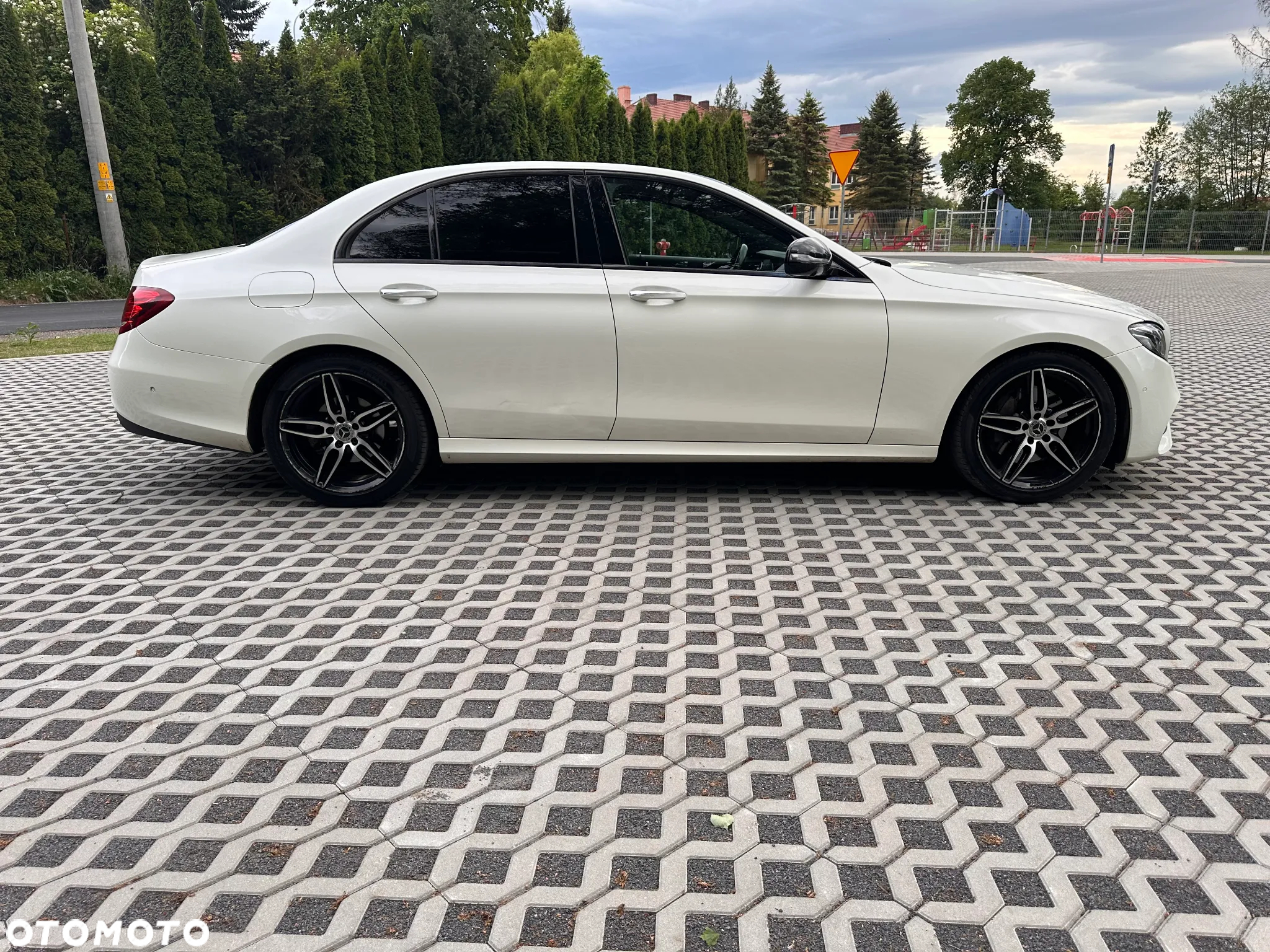 Mercedes-Benz Klasa E 220 d 4-Matic 9G-TRONIC - 8