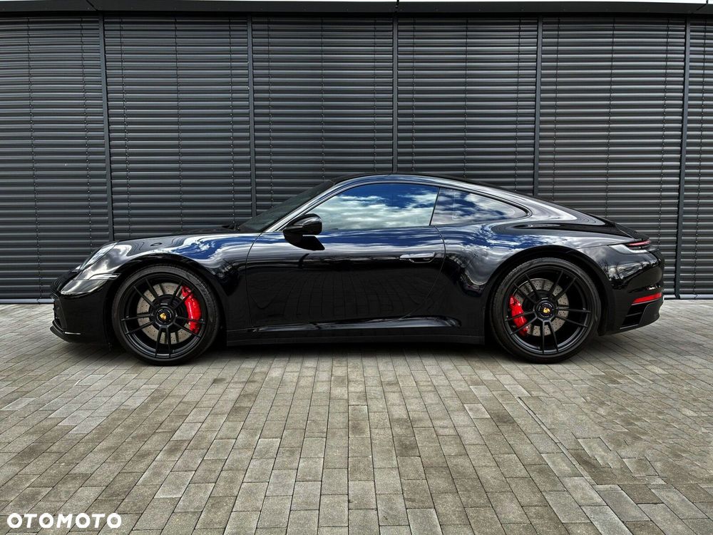 Porsche 911 Carrera 4 GTS - 3