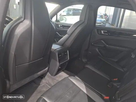 Porsche Cayenne Coupé E-Hybrid Platinum Edition - 36