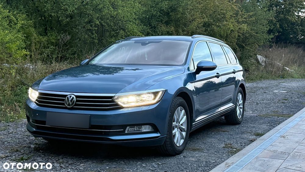 Volkswagen Passat - 1