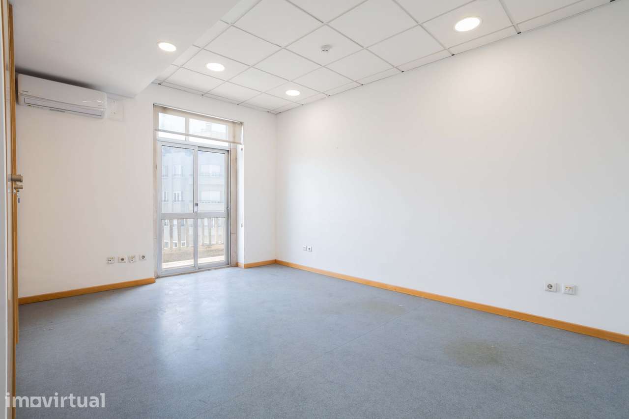 Espaço Comercial de 365 m² junto ao Marquês de Pombal com Potencial de - Grande imagem: 4/51