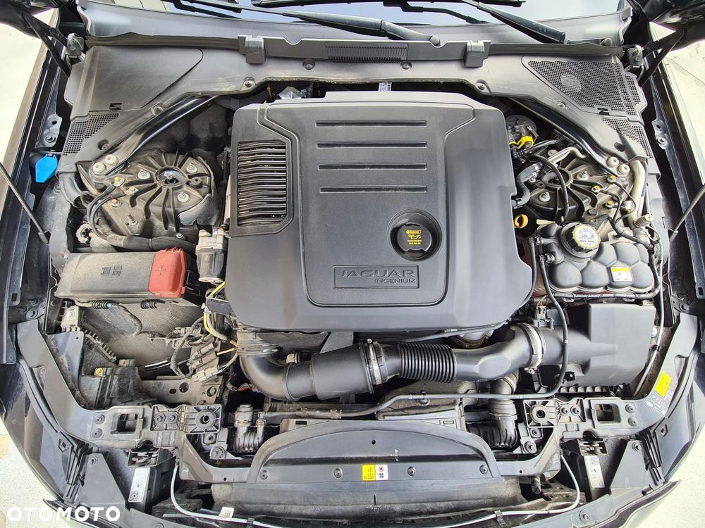 Jaguar XE D200 SE - 16
