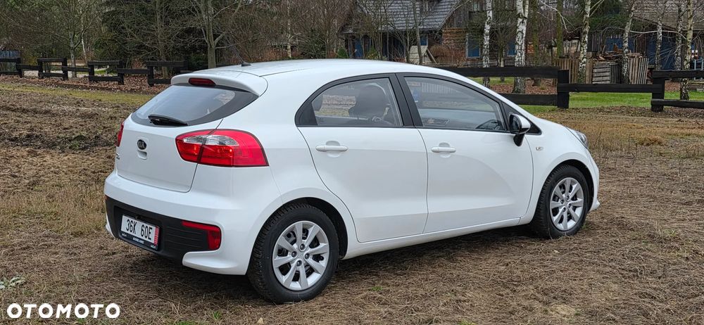 Kia Rio 1.2 L - 6