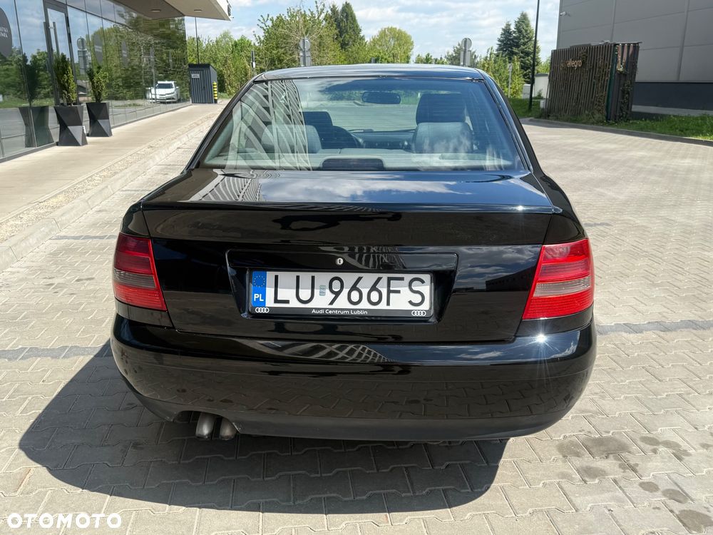 Audi A4 Limousine - 8