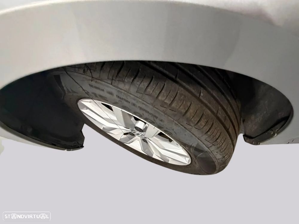 VW Passat 1.6 TDI Business DSG - 16