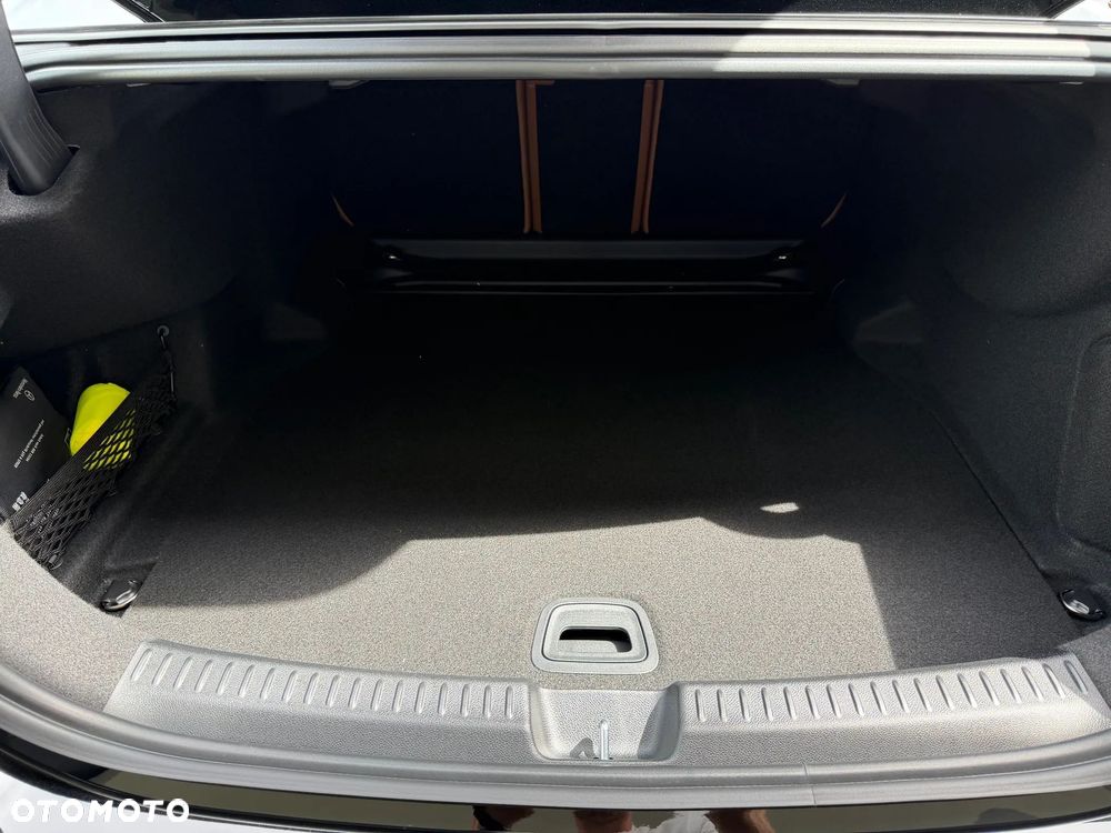 Mercedes-Benz Klasa E 220 d mHEV 4-Matic AMG 9G-Tronic - 37