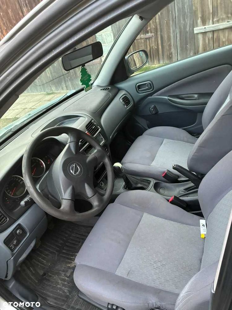 Nissan Almera - 4
