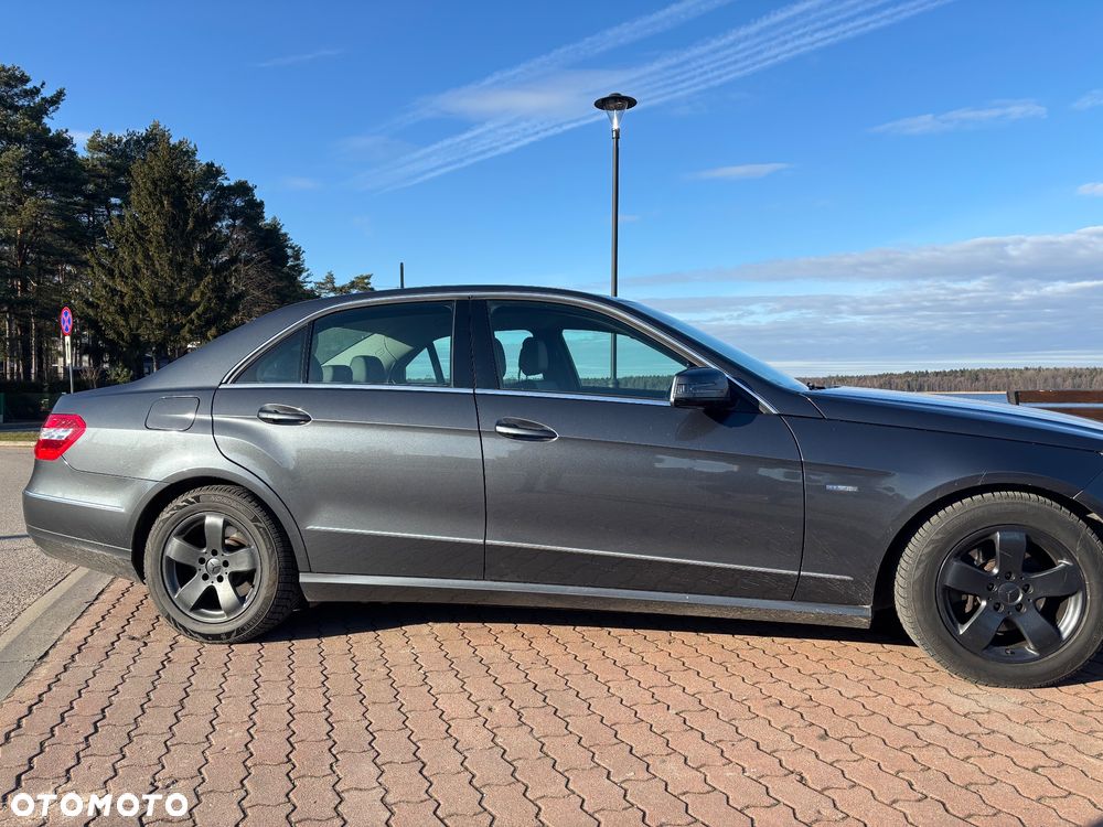 Mercedes-Benz Klasa E 200 CGI BlueEffICIENCY Avantgarde - 3