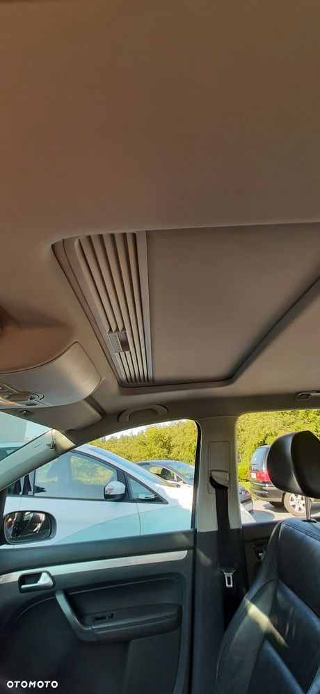 Volkswagen Touran 2.0 TDI DPF DSG R-Line Edition - 18