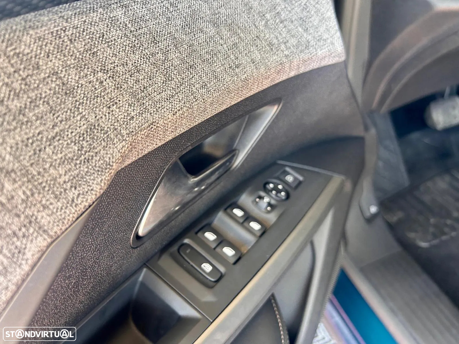 Peugeot 3008 1.2 Hybrid Allure e-DCS6 - 32