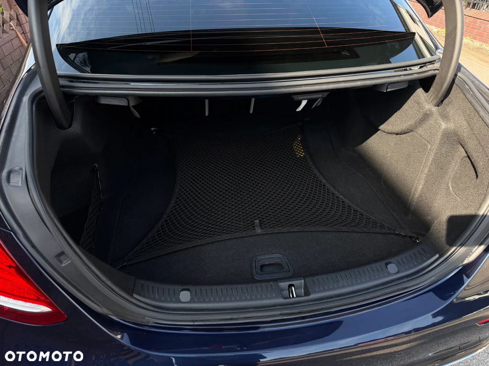 Mercedes-Benz Klasa E 220 d 4-Matic 9G-TRONIC - 37