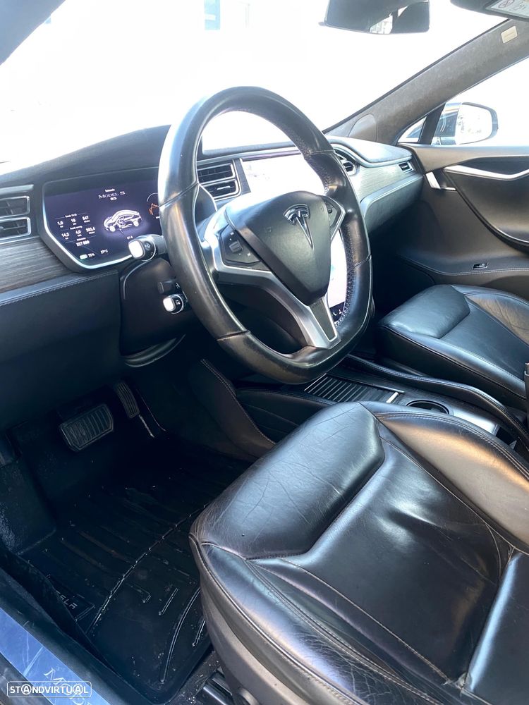 Tesla Model S - 10