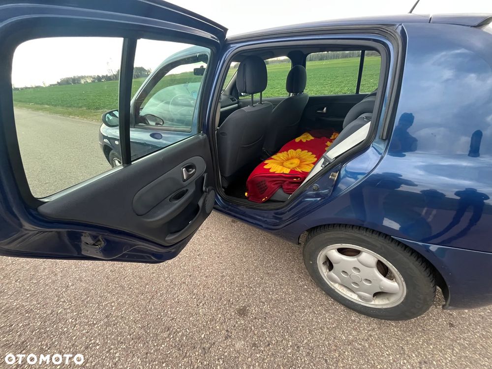 Renault Clio - 19