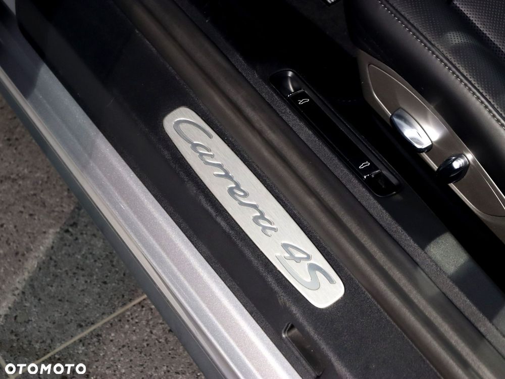Porsche 911 Carrera 4S PDK - 30