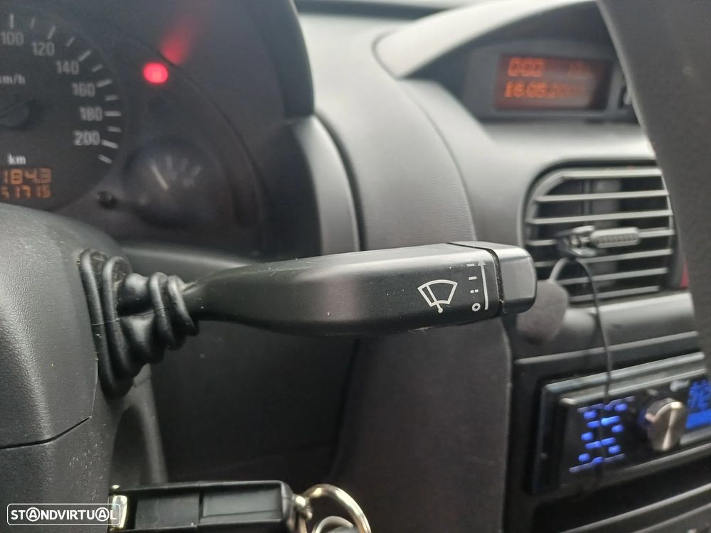 Opel COMBO 1.3 CDTI 75 CV - AR CONDICIONADO - 26