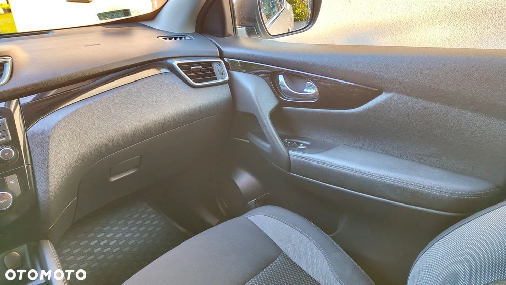 Nissan Qashqai 1.7 dCi ALL-MODE 4x4i N-CONNECTA - 16