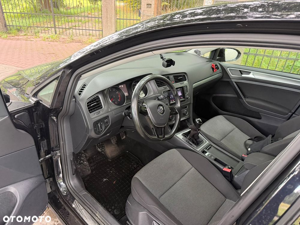 Volkswagen Golf - 6