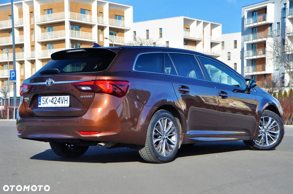 Toyota Avensis 2.0 D-4D Premium - 2