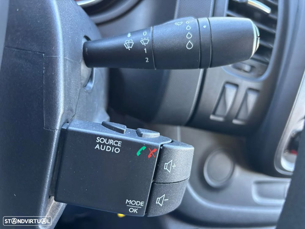 Renault TRAFIC 2.0 DCI IVA DEDUTIVEL A/C - 18