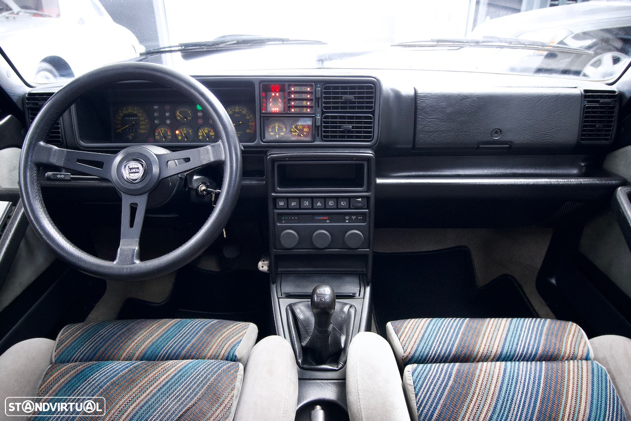 Lancia Delta 2.0 HF Integrale - 23