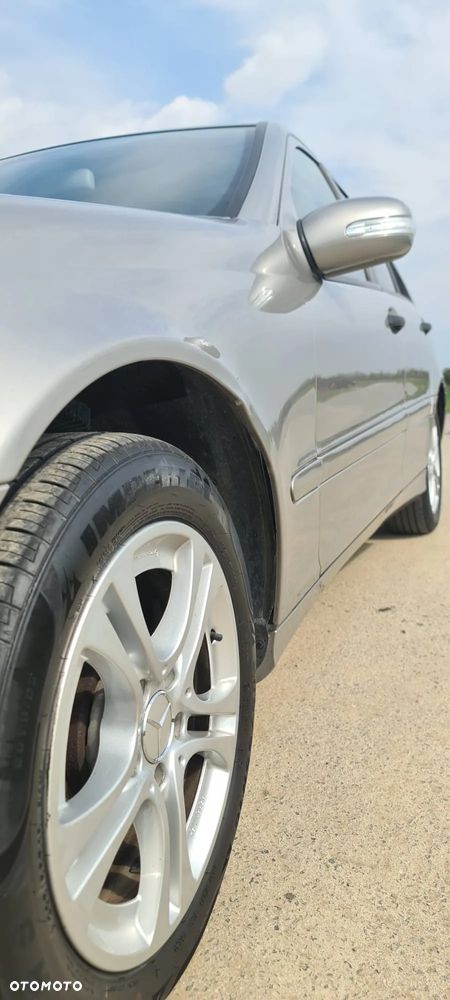 Mercedes-Benz Klasa C 200 T CDI Classic - 23