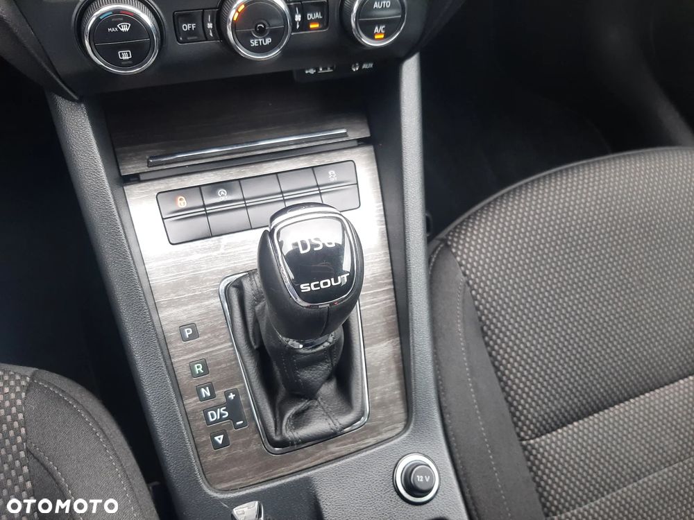 Skoda Octavia Combi 2.0 TDI 4x4 DSG Scout - 3