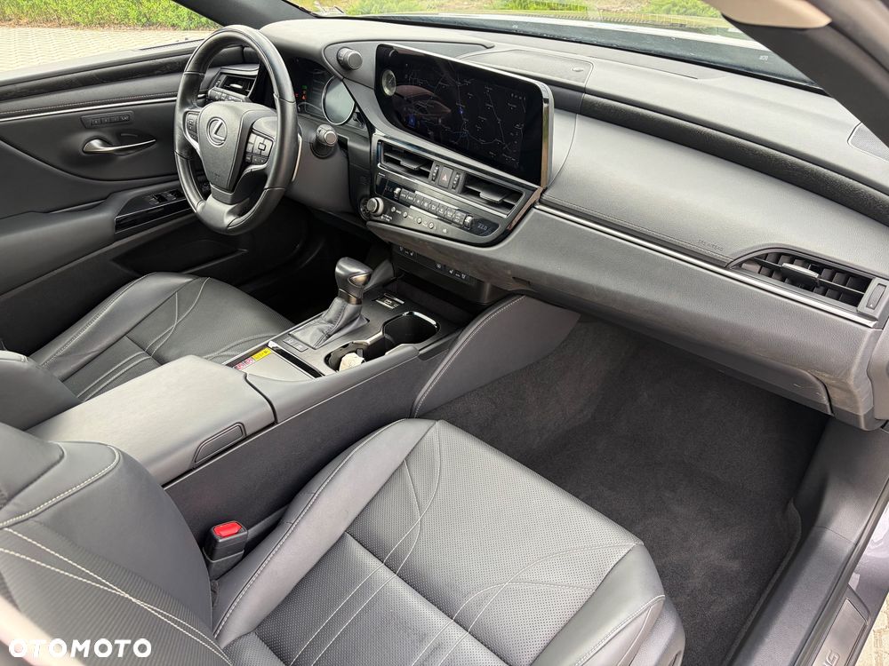 Lexus ES 300h - 17