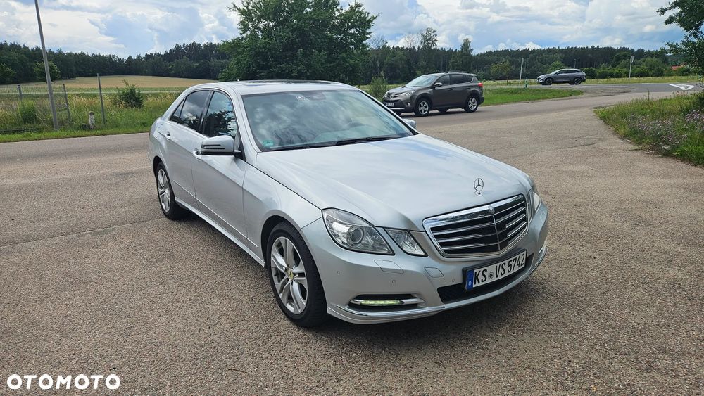 Mercedes-Benz Klasa E 300 CDI DPF BlueEFFICIENCY 7G-TRONIC Elegance - 3