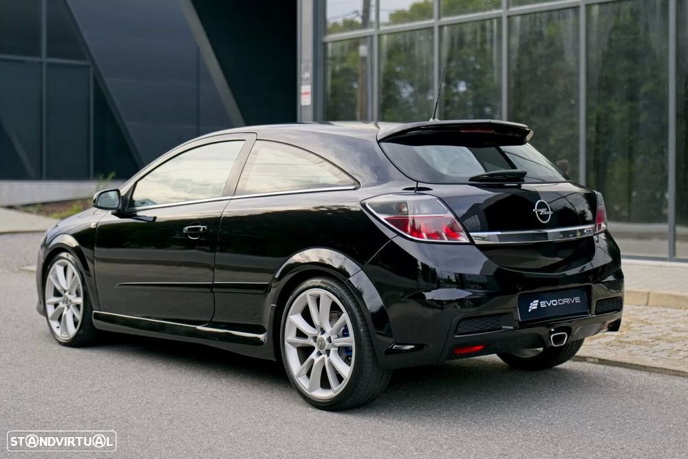 Opel Astra GTC OPC - 9