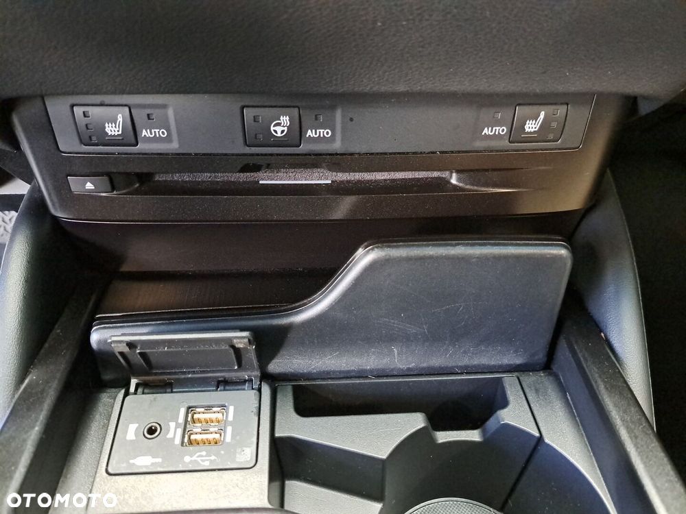 Lexus ES 300h Business Edition + - 29
