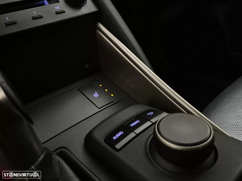Lexus IS 300H Executive - 23