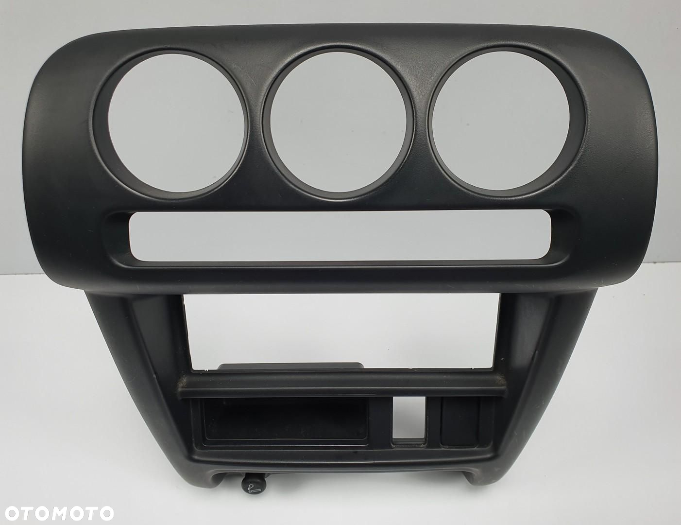 RAMKA OSŁONA NAWIEWU RADIA 12V DESKI KONSOLI NISSAN MICRA K11 682606F600 - 2