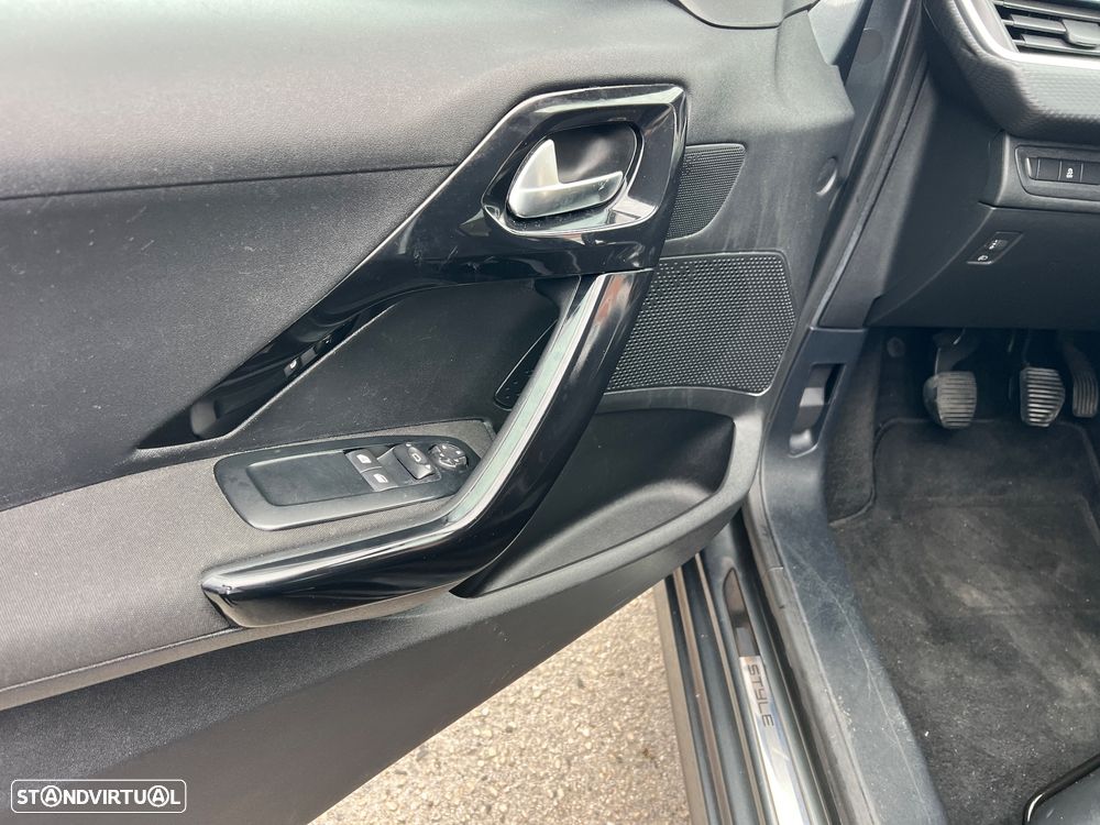 Peugeot 208 1.2 PureTech Active - 18