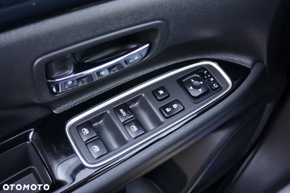 Mitsubishi Outlander 2.0 4WD Plus - 39