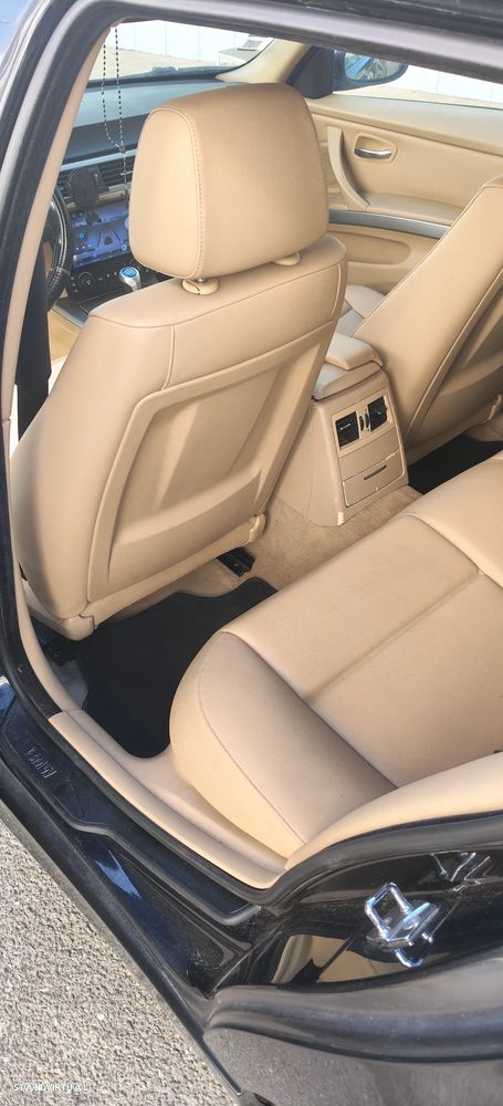 BMW 320 d Dynamic - 10