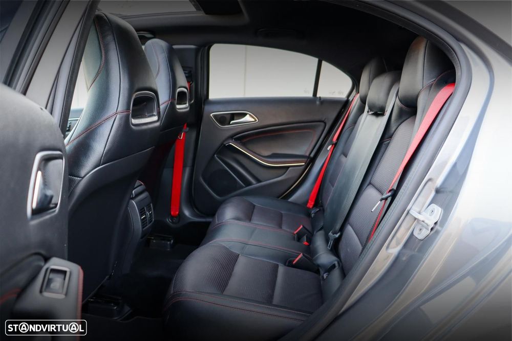 Mercedes-Benz A 45 AMG 4-Matic - 35