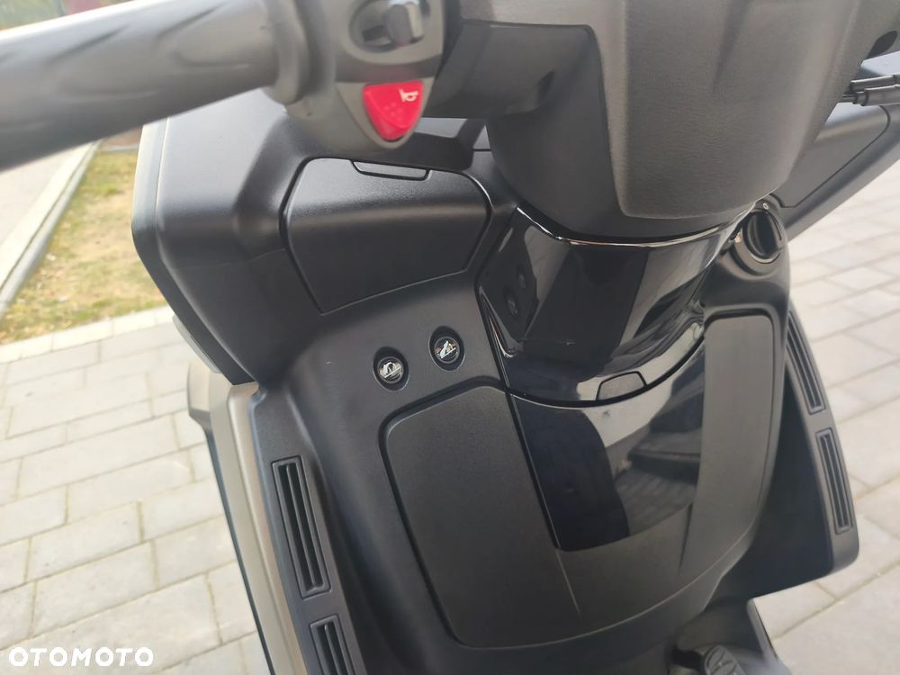 Peugeot Metropolis - 22