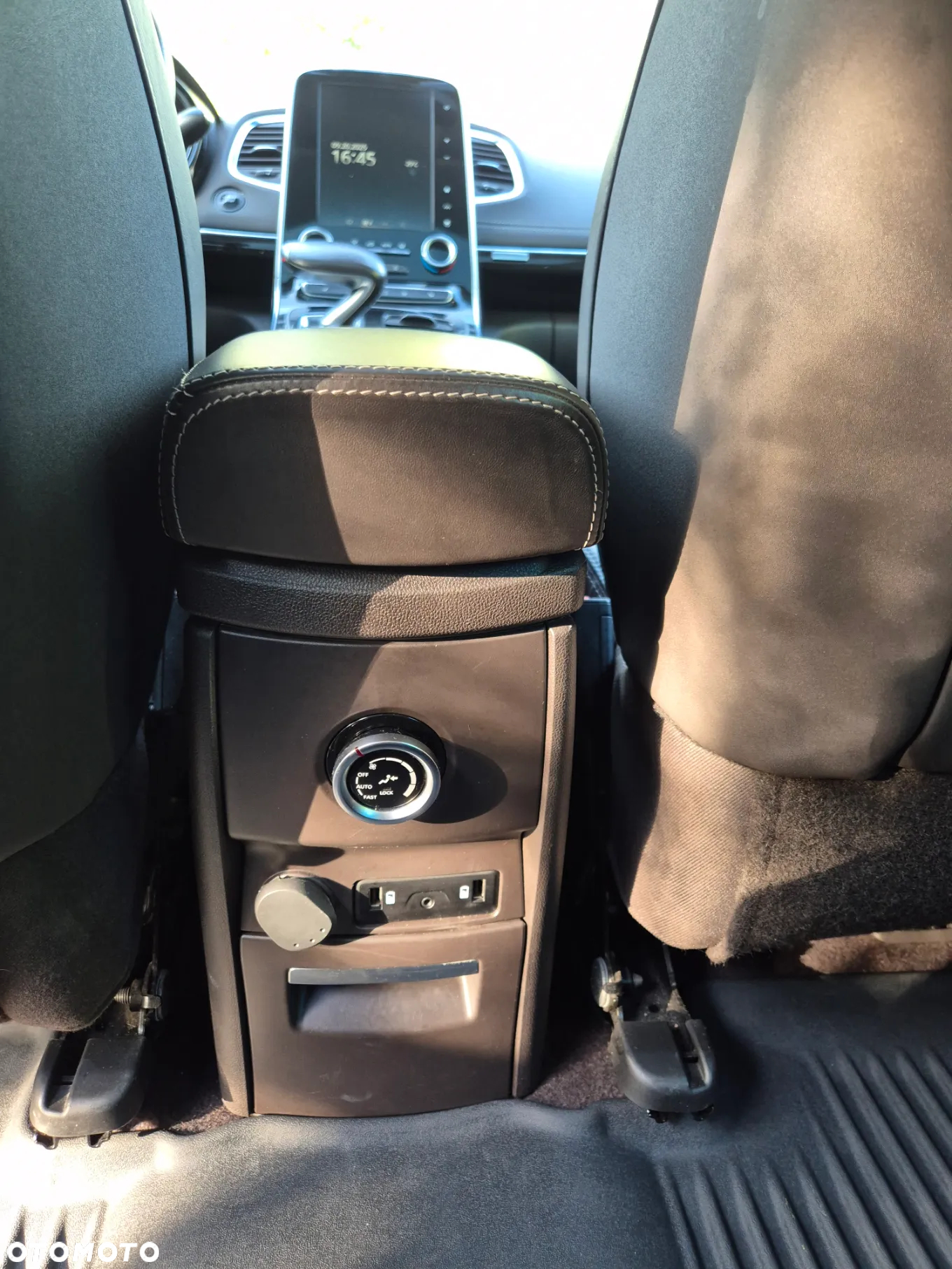 Renault Espace 1.6 dCi Energy Initiale Paris EDC 7os - 23