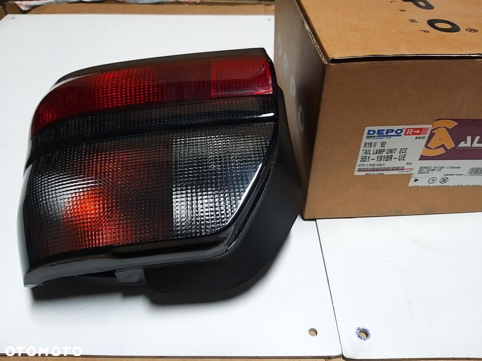 Lampa tylna prawa  Renault 19 SEDAN Chamade  929-95 2202218 7701036018 - 3
