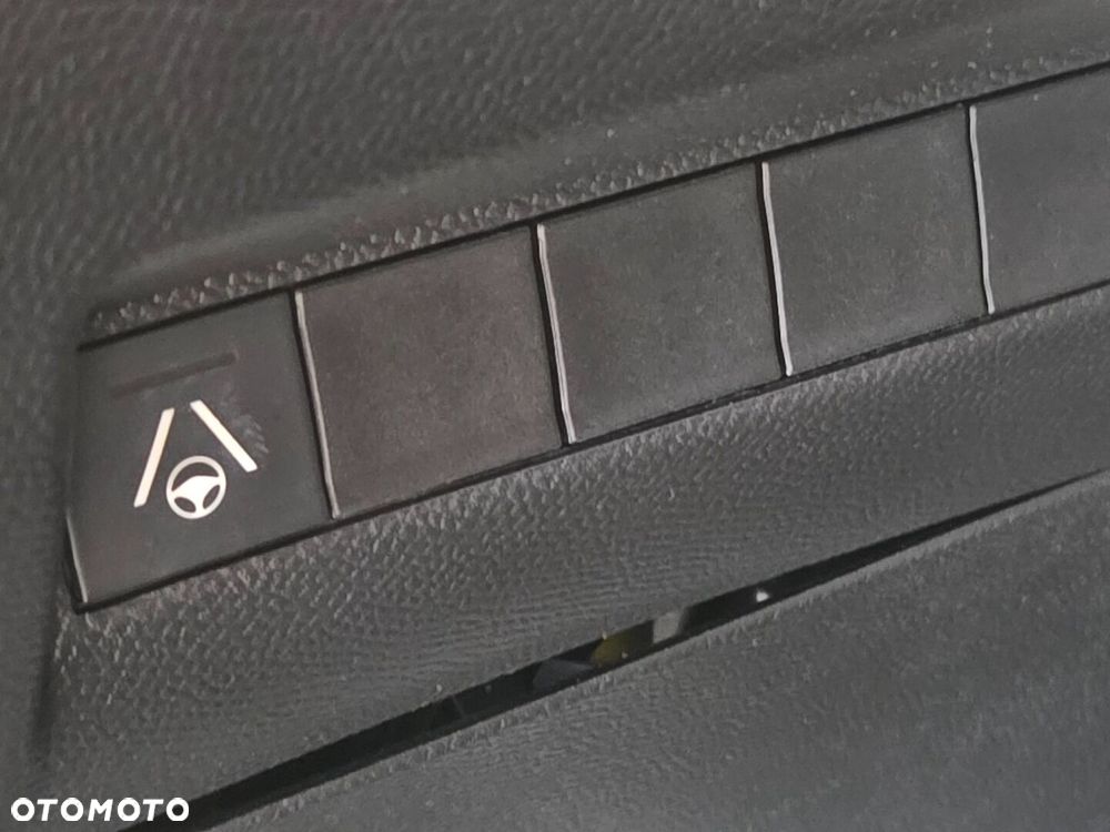 Peugeot 2008 - 12